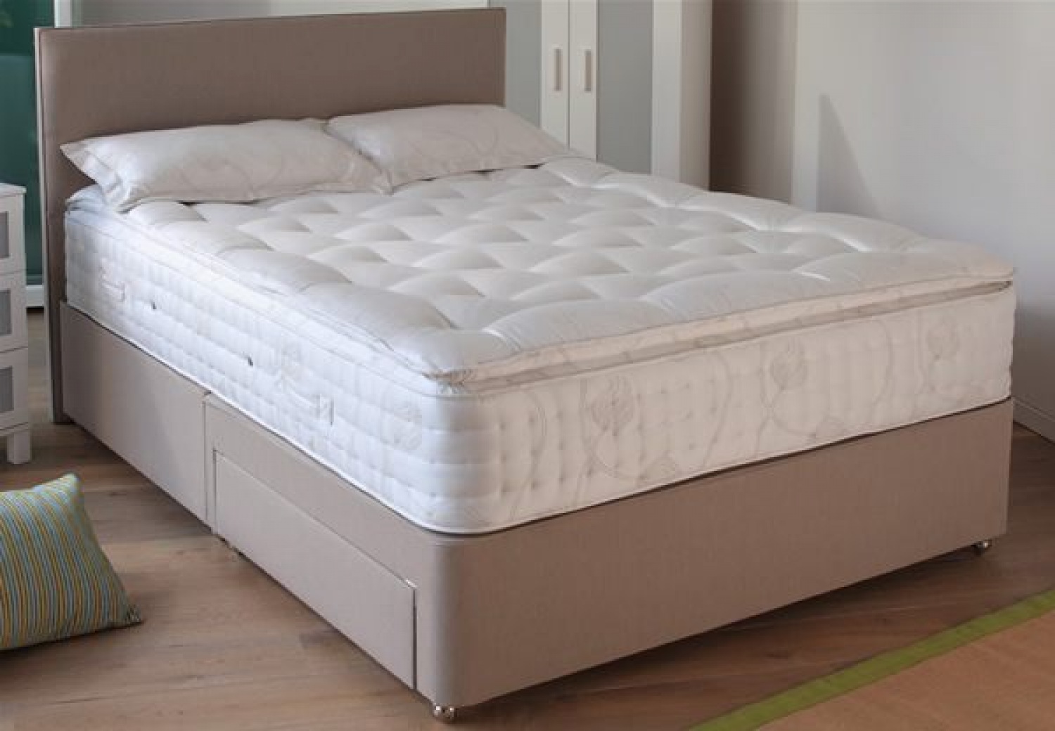 Relyon Marseille 2200 Pocket Spring Divan Bed Set Only. Headboard not